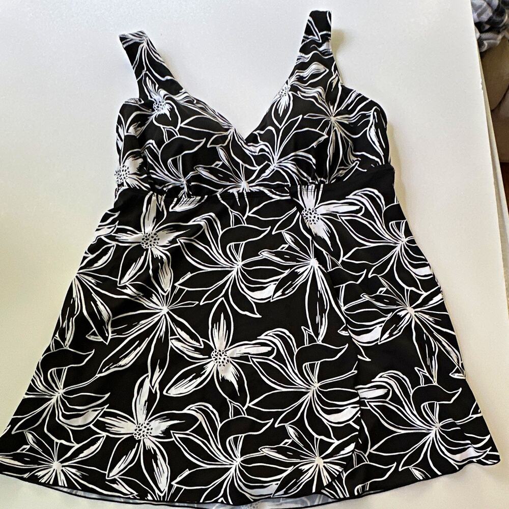 Swim365 Plus Size 18 Black & White Floral swim dress 1 piece Built-In Bra Padded